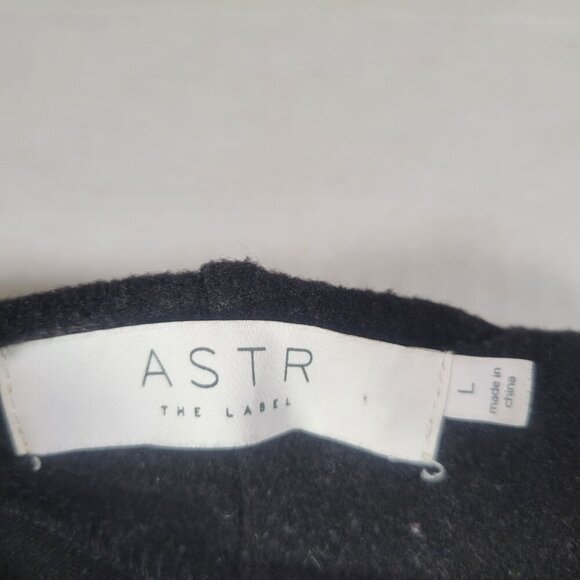 ASTR The Label Women Asymmetrical Black Long Sleeve Sweater Top Size L - Picture 2 of 6